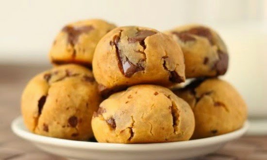 The Balanced Beauty- Shared Recipe: http://www.texanerin.com/2012/04/grain-free-peanut-butter-chocolate-chip-cookie-dough-bites.html